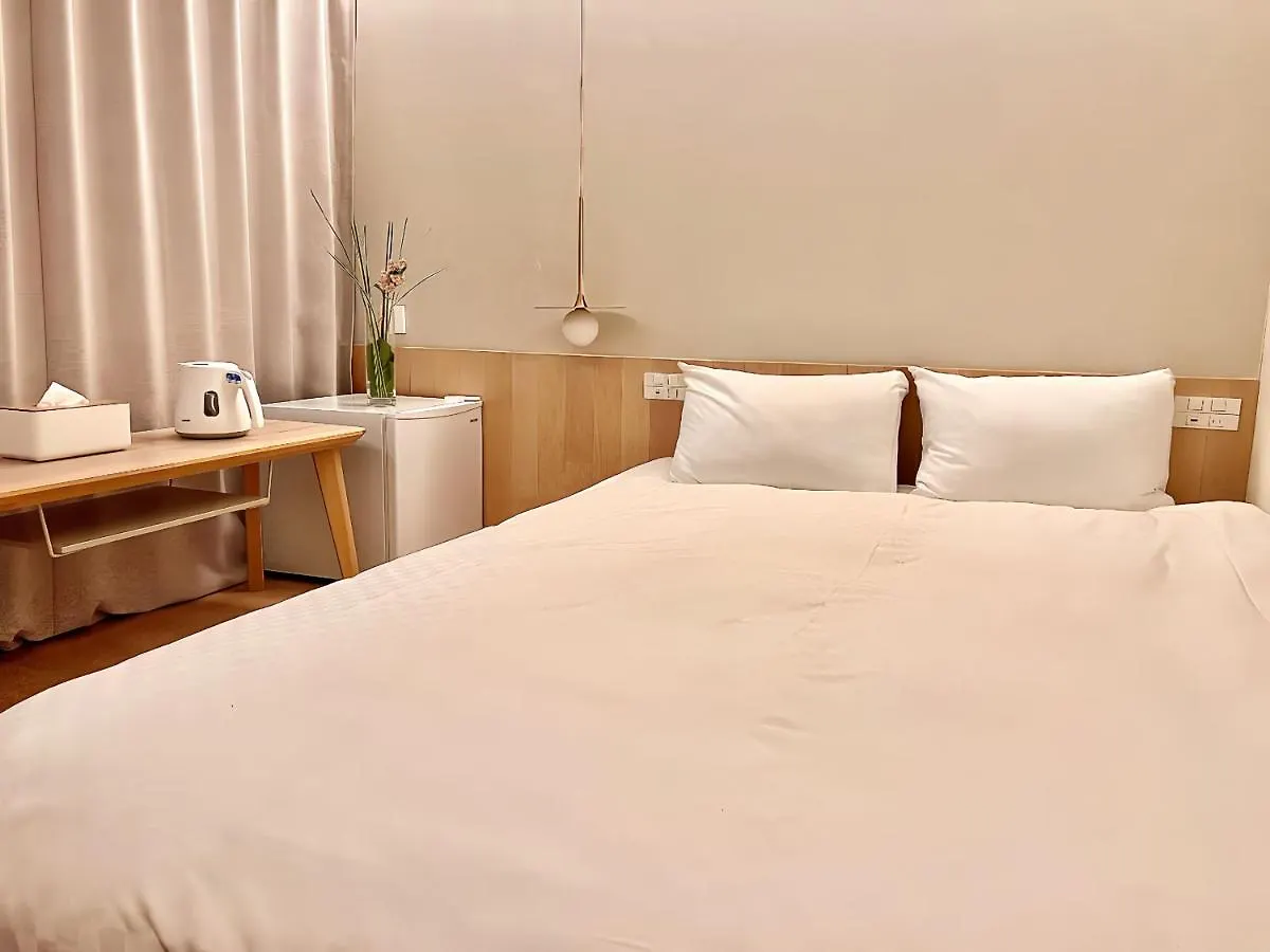Hotel Tokyo Ueno Designer Room: Park & Station Proximity