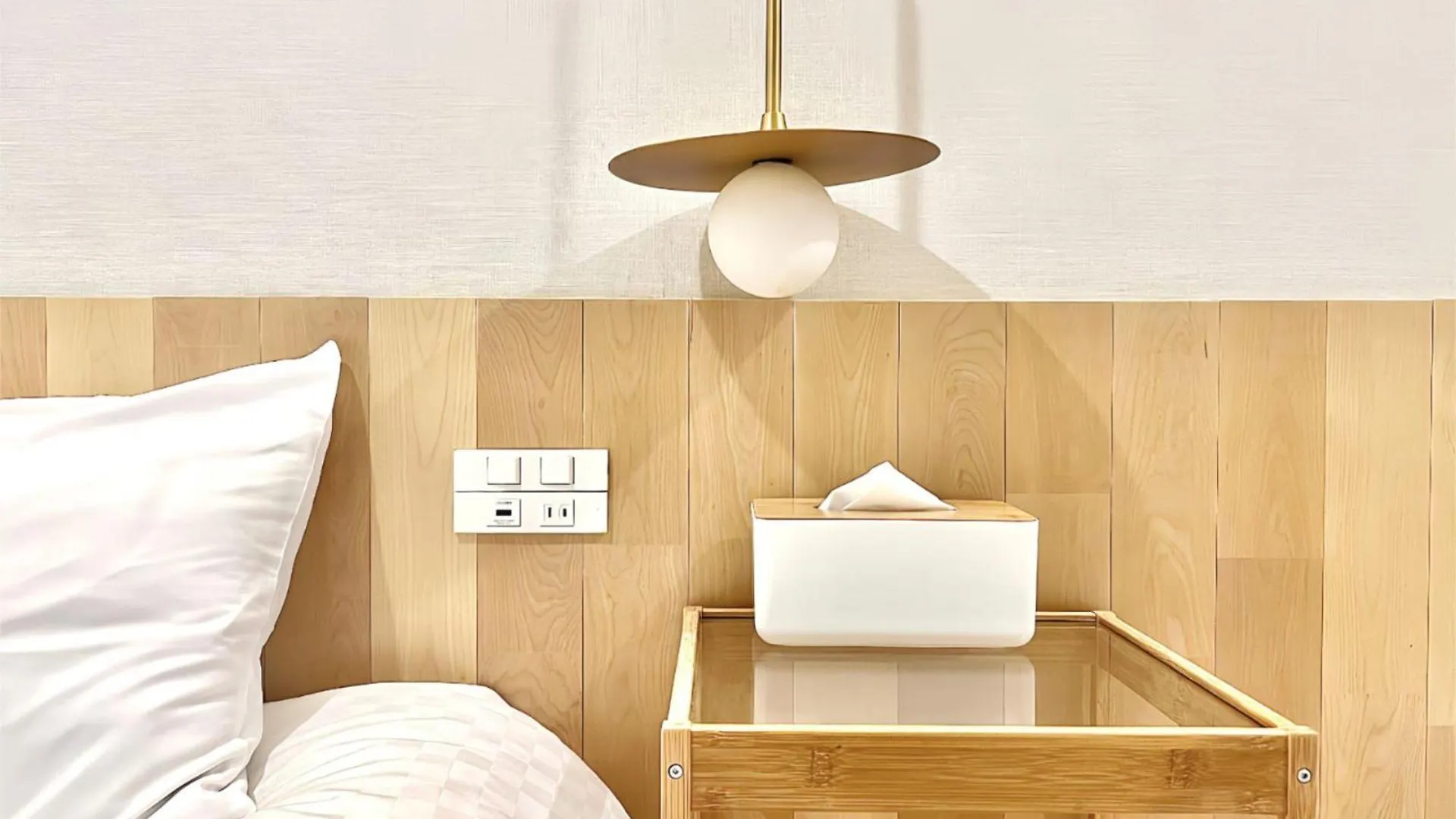 Hotel Tokyo Ueno Designer Room: Park & Station Proximity