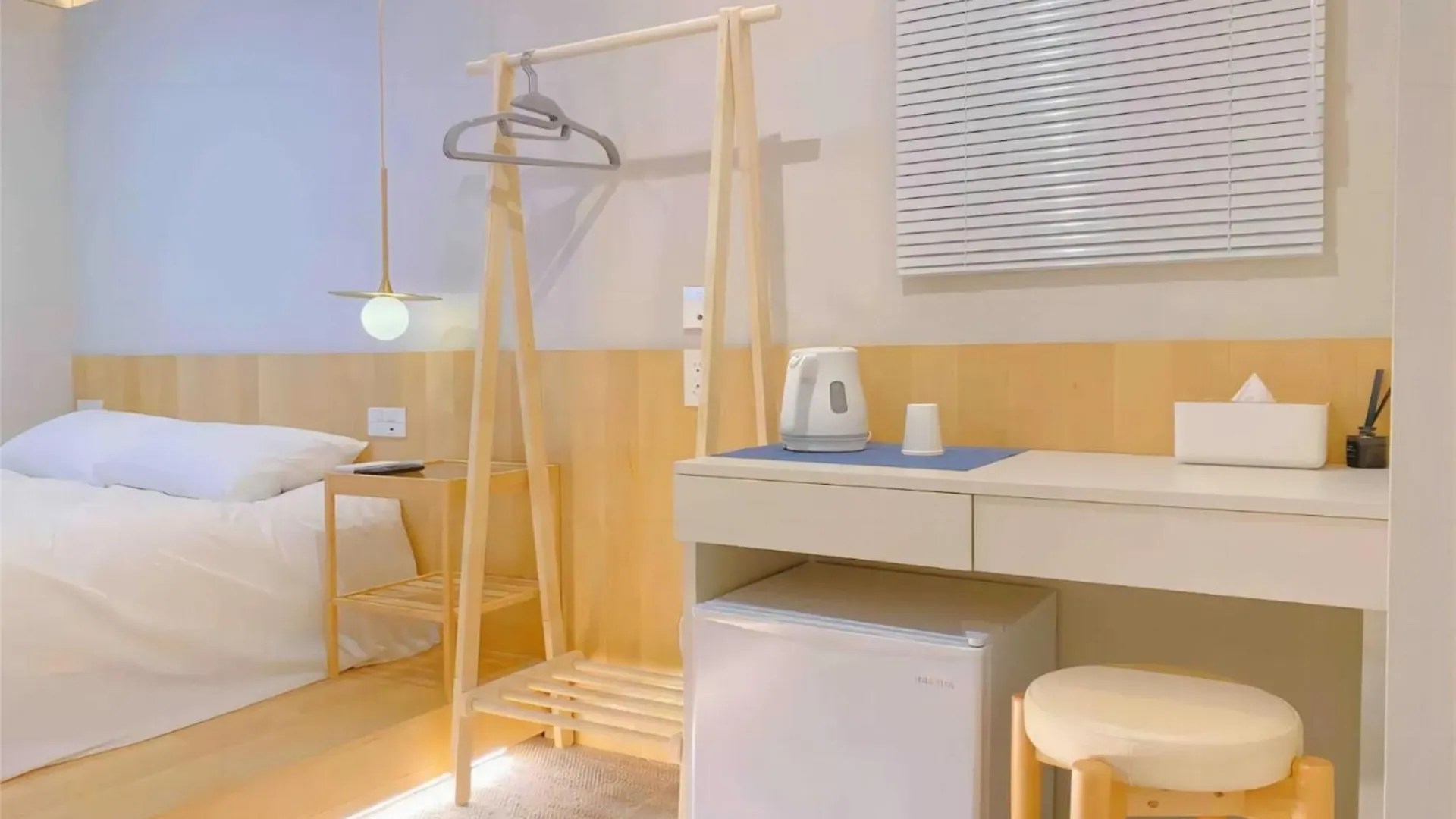 Hotel Tokyo Ueno Designer Room: Park & Station Proximity